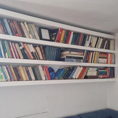 Casa Di Libri - Delizioso Appartamento A 10 Min Da Trastevere Рим Екстериор снимка